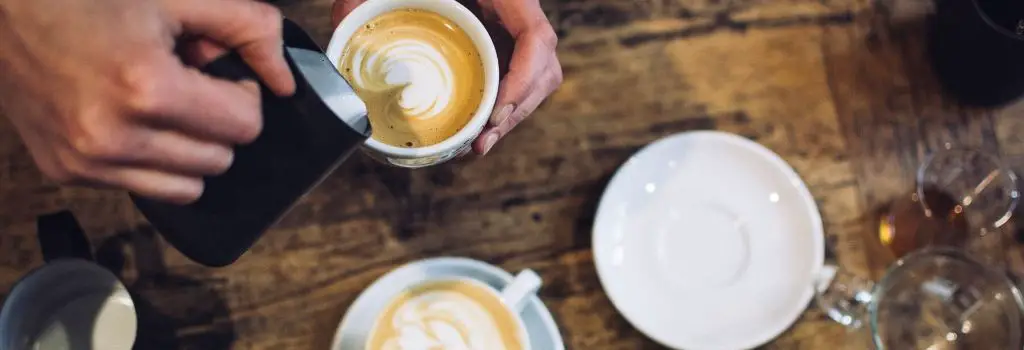 1675706170 575 Wie man Milch fur Kaffeespezialitaten dampft