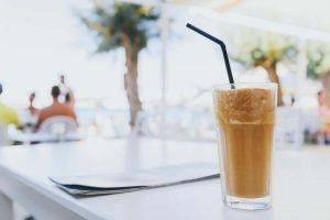 Hat Kaffee Frappe Koffein Detailliert