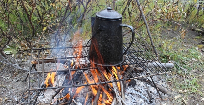 Kaffeemaschine vs French Press Kaffee beim Camping Was ist das