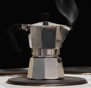 Moka Pot vs Regular Drip Coffee Die Unterschiede erklart